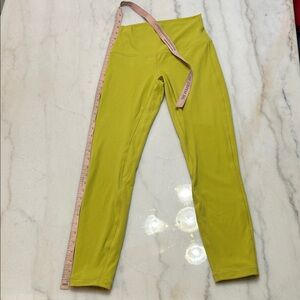 LULULEMON LIME GREEN LEGGINGS- PERFECT CONDITION